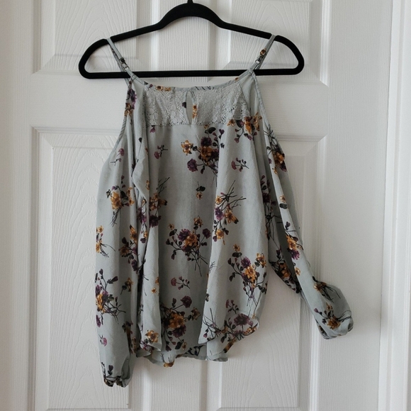 Open Shoulder Top - Picture 3 of 4